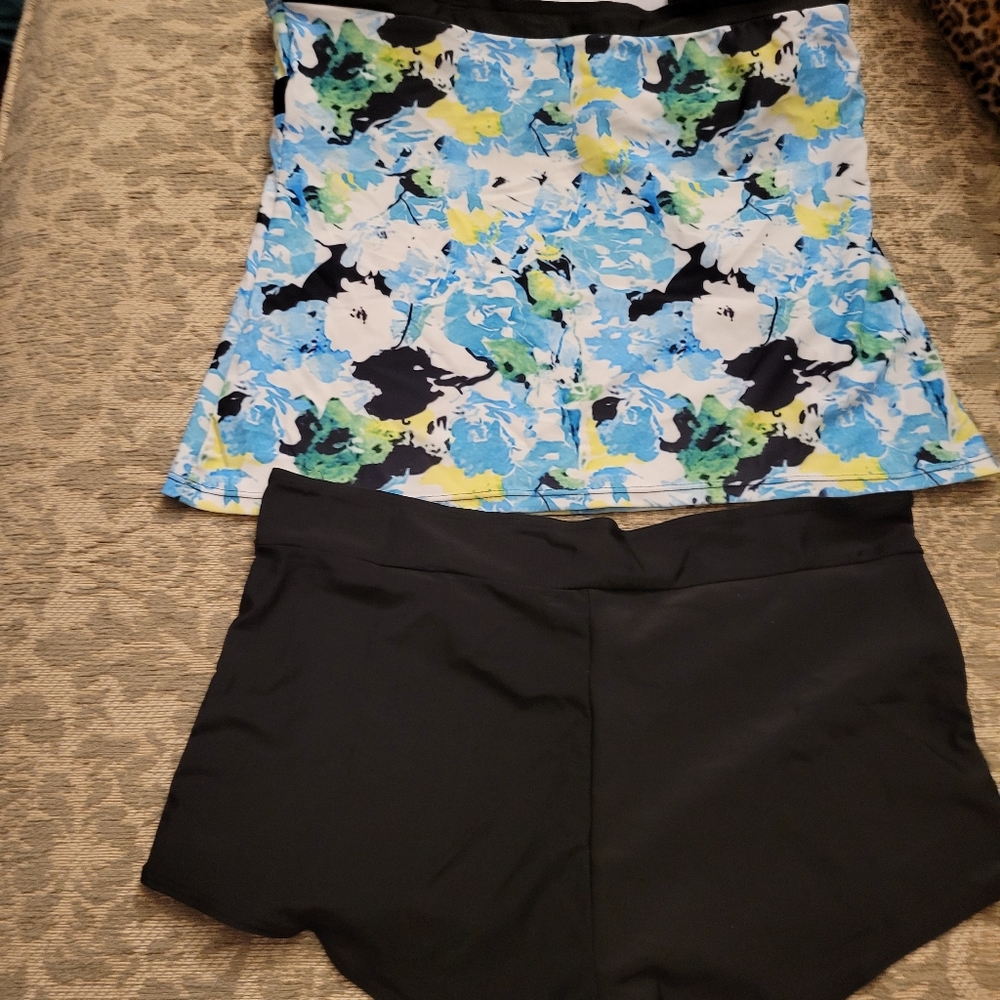 Swimsuit - Picture 4 of 7